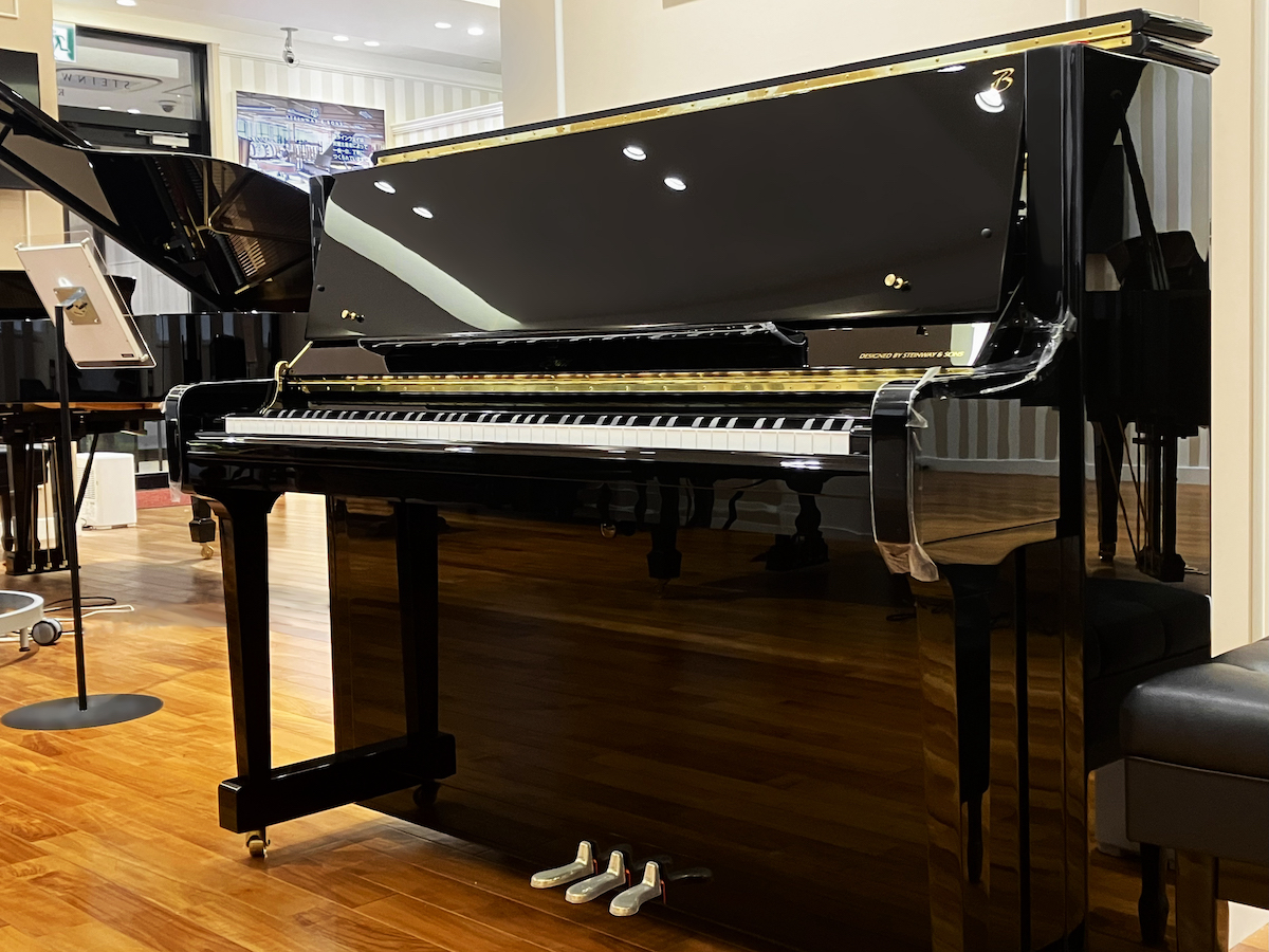 Boston アップライトピアノ model UP-118展示中